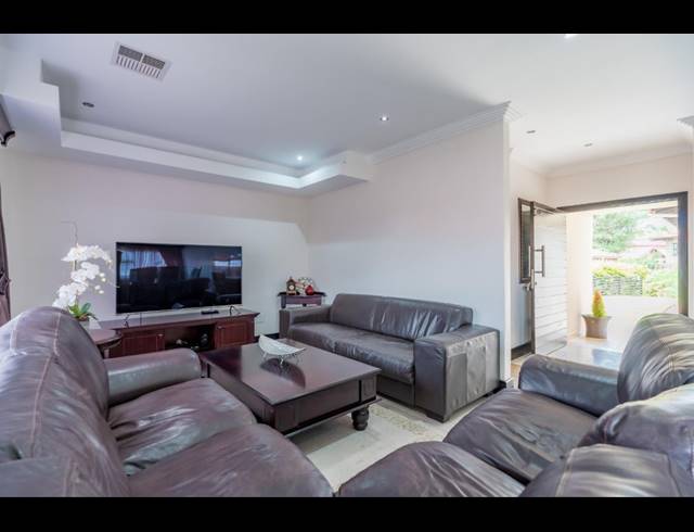 3 BEDROOM HOUSE TO LET IN IZINGA